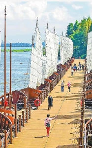 滇池绿道环草海段钢浮桥重新向公众开放